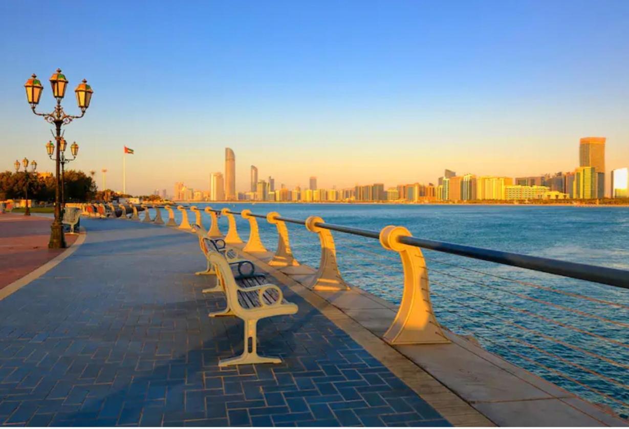 Corniche Street - For Males "Peaceful Bed Space" Abú Dhabí Exteriér fotografie